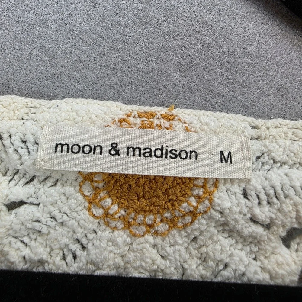 Moon & Madison Crochet Daisy Crop Cardigan Sweater Bohemian Long Sleeve Md - Picture 7 of 11